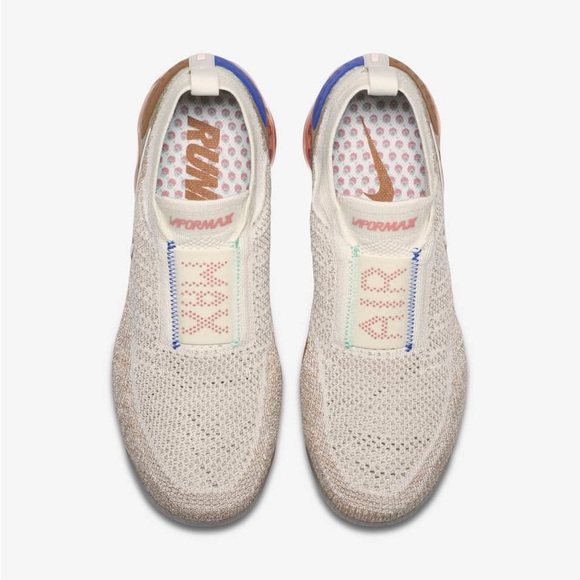 Nike AIR VAPORMAX MOC 2
LACELESS FUTURISM SNEAKERS - Picture 1 of 9